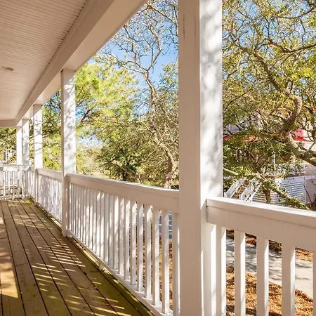 Alta Mira By Oak Island Accommodations